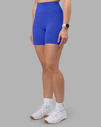 Woman wearing Fusion Ultra High-Rise 6" Short - Power Cobalt | Set:true | Angle:side | Model:Amy | Size:M | Thumbnail Index: 6