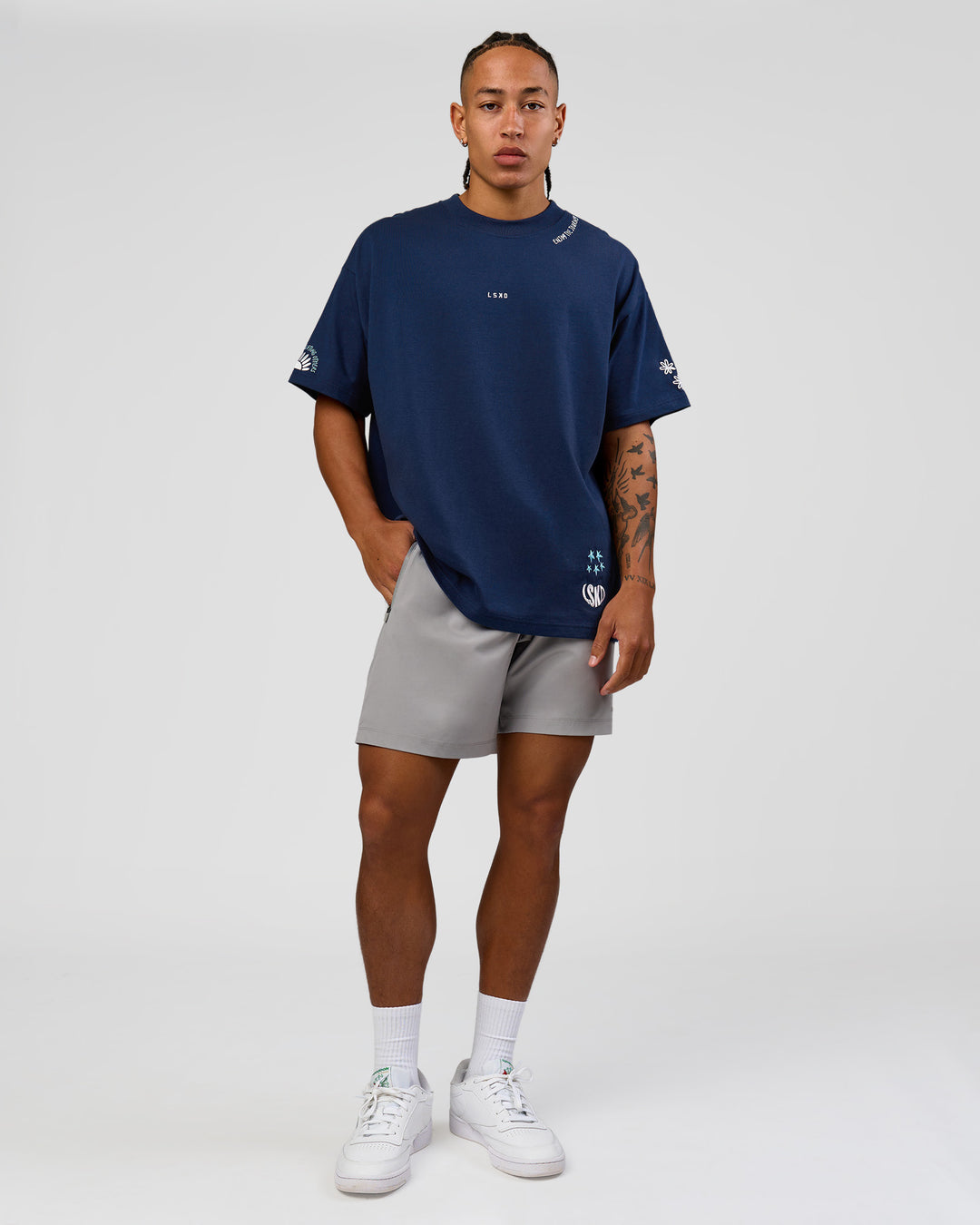 Man wearing GG Heavyweight Oversized Tee - Future Navy | Model:Malebo | Size:M - view 9