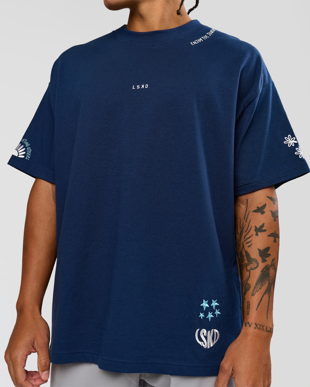Man wearing GG Heavyweight Oversized Tee - Future Navy | Model:Malebo | Size:M - view 11