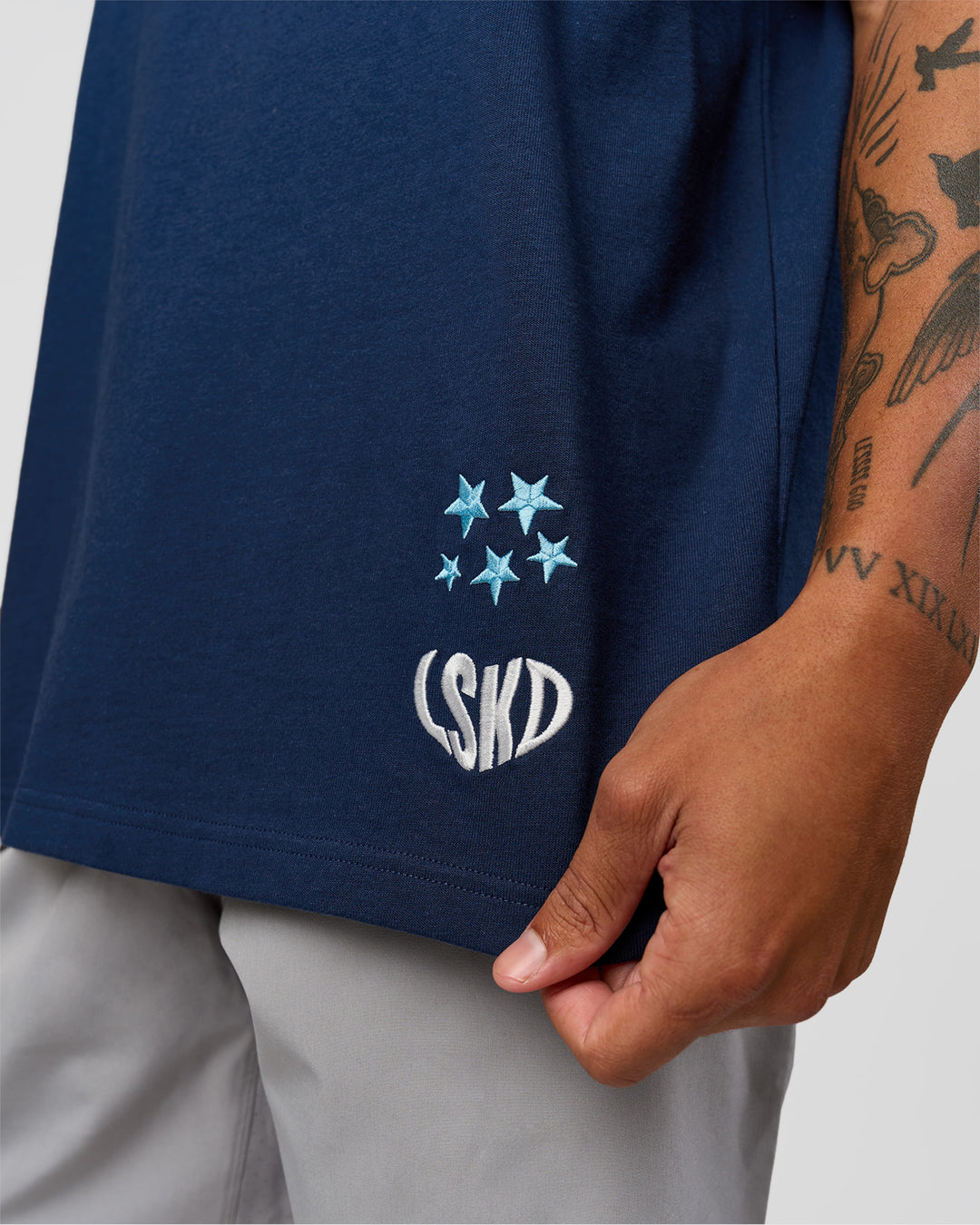 Man wearing GG Heavyweight Oversized Tee - Future Navy | Model:Malebo | Size:M - view 13