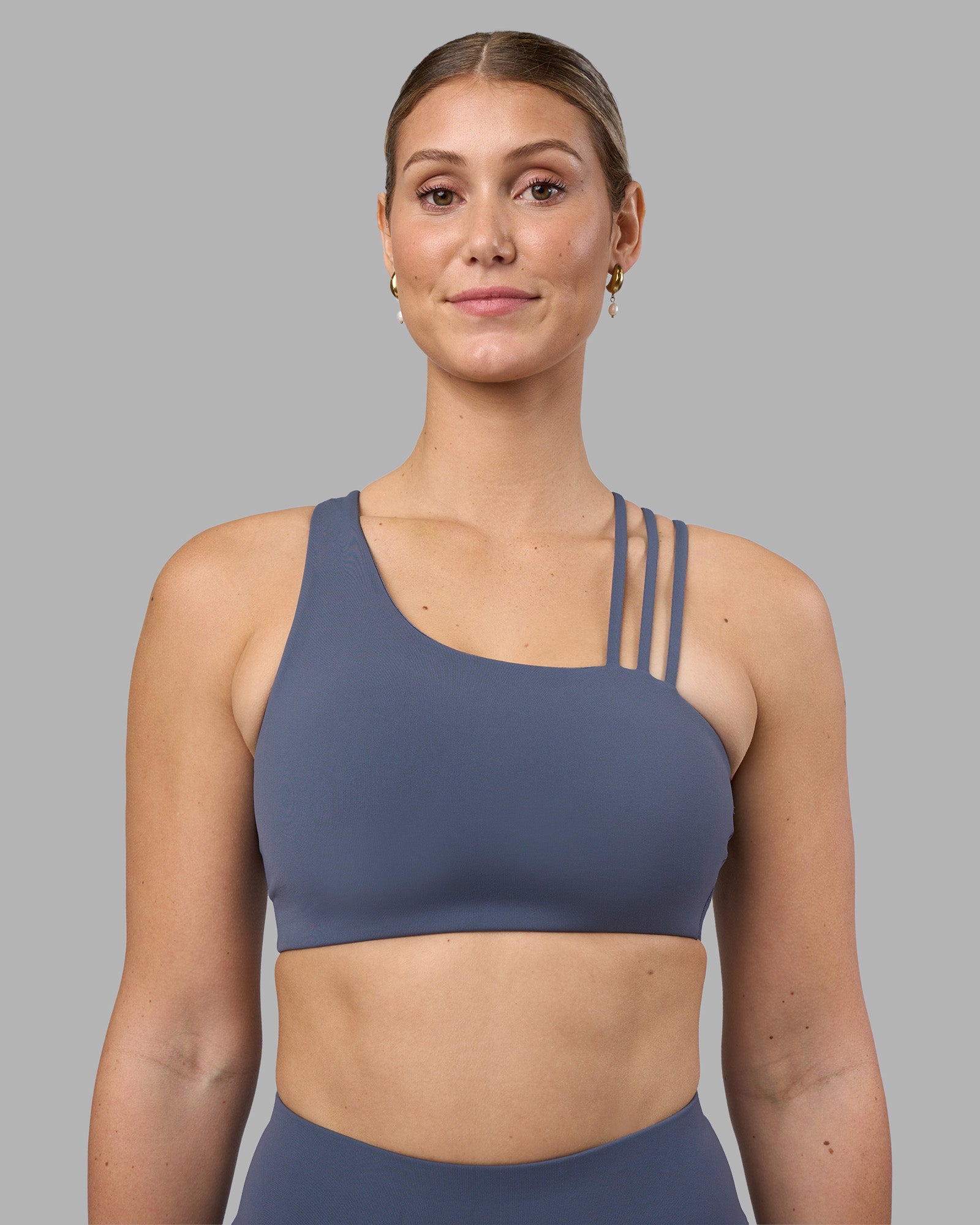 Woman wearing Galvanise Sports Bra 2.0 - Night Shadow | Set:true | Angle:front | Model:Amy | Size:M