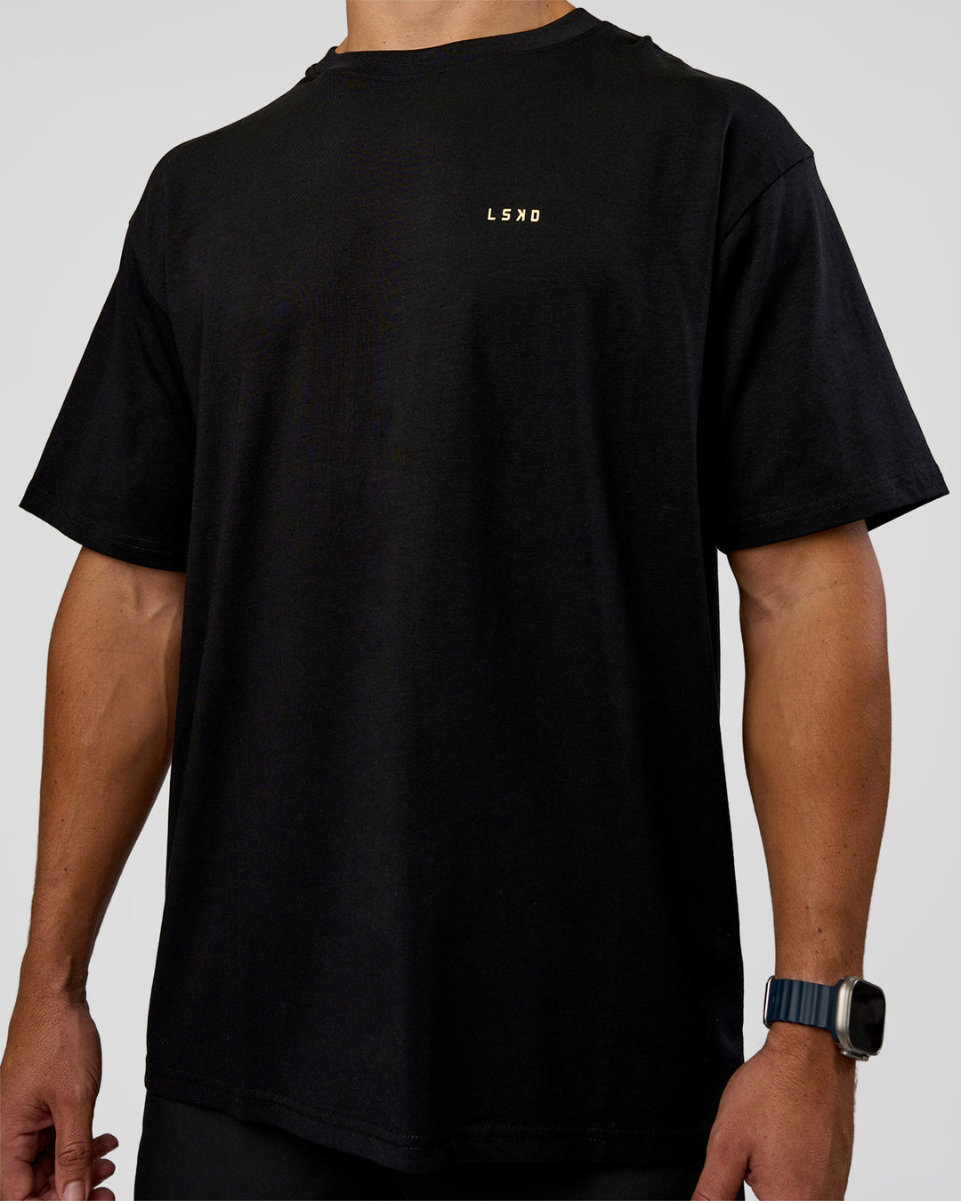 Man wearing High Run FLXCotton Oversized Tee - Black-Yellow Fizz | Model:Jaiden | Size:M - view 8