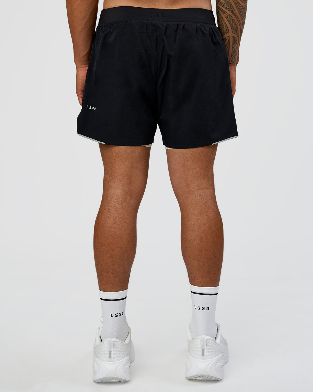 Man wearing Hybrid Lined 5" Short - Black-Shale Beige | Model:Daarian | Size:M - view 4