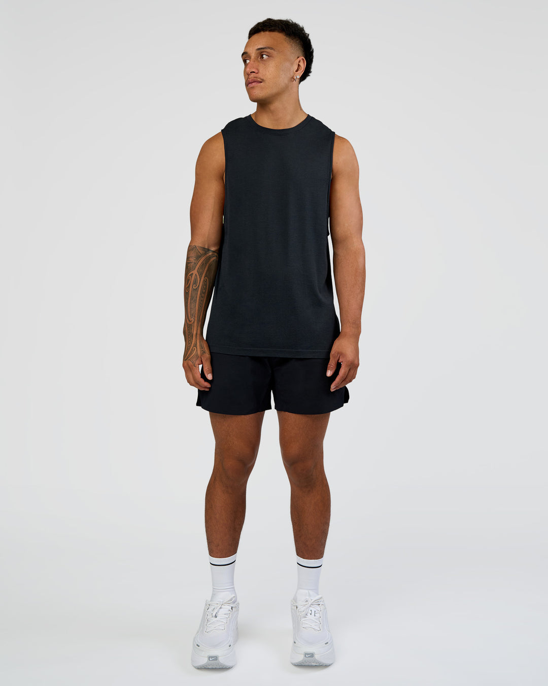 Man wearing Hybrid Lined 5" Short - Black-Shale Beige | Model:Daarian | Size:M - view 3