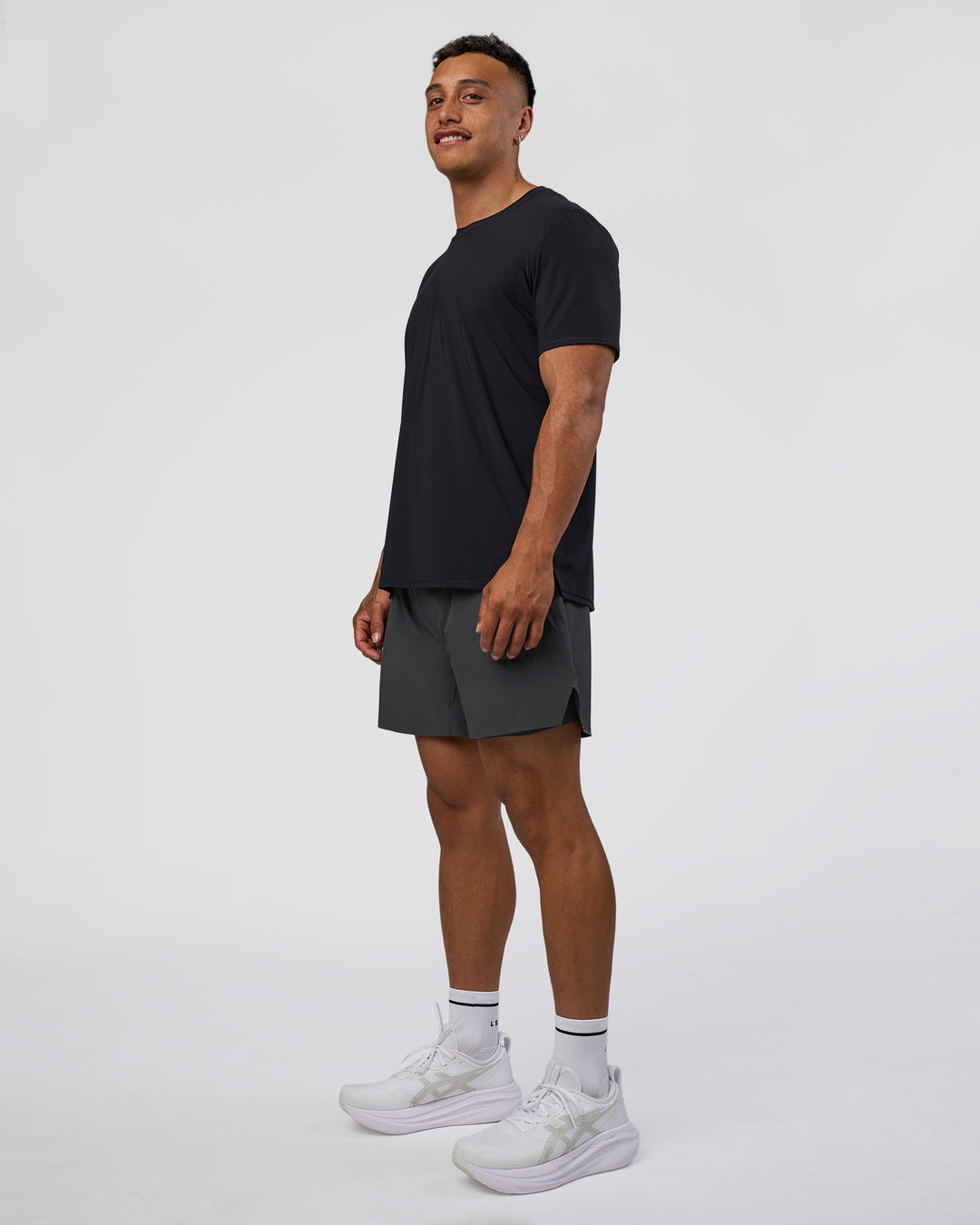 Man wearing Hybrid Lined 5" Short - Dark Storm | Model:Daarian | Size:M - view 3