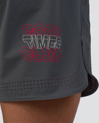 Man wearing Lift 6" Short - Dark Storm-Scarlet | Model:Daarian | Size:M | Thumbnail Index: 2