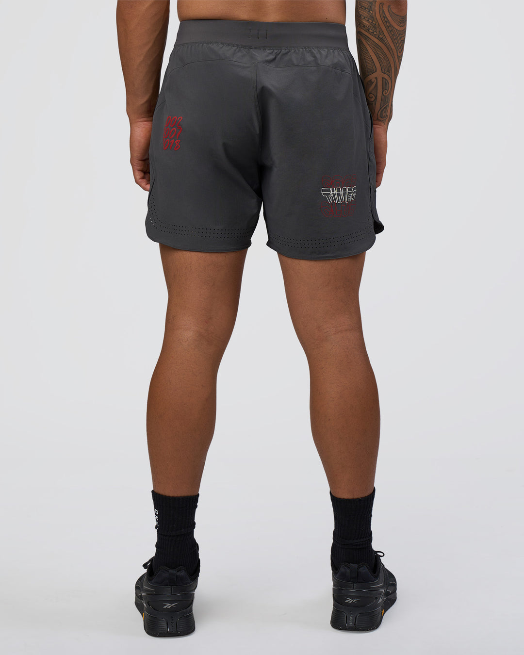 Man wearing Lift 6" Short - Dark Storm-Scarlet | Model:Daarian | Size:M - view 4