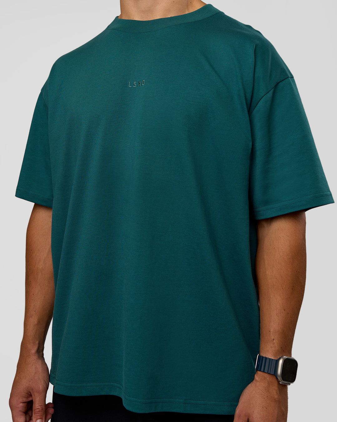 Man wearing MVP 2.0 Oversized Tee - Transformative Teal | Model:Jaiden | Size:M - view 10
