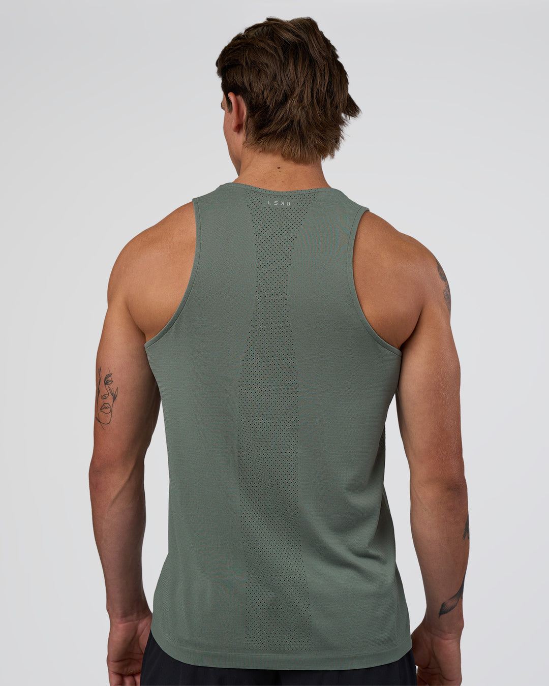 Man wearing AeroFLX+ Seamless Tank - Graphite/Graphite | Model:Konnor | Size:M - view 4