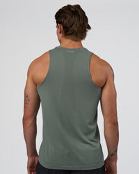Man wearing AeroFLX+ Seamless Tank - Graphite/Graphite | Model:Konnor | Size:M | Thumbnail Index: 3