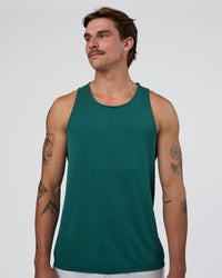 Man wearing AeroFLX+ Seamless Tank - Transformative Teal/Transformative Teal | Model:Konnor | Size:M | Thumbnail Index: 0