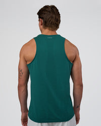 Man wearing AeroFLX+ Seamless Tank - Transformative Teal/Transformative Teal | Model:Konnor | Size:M | Thumbnail Index: 2
