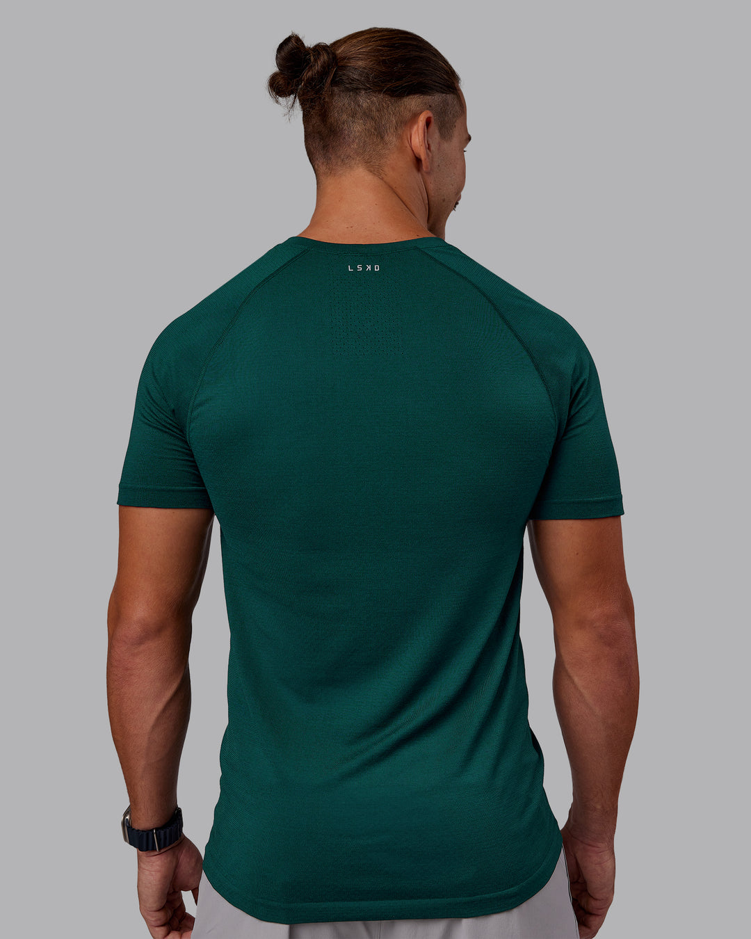 Man wearing AeroFLX+ Seamless Tee - Dark Moss/Dark Moss | Model:Jaiden | Size:M - view 4