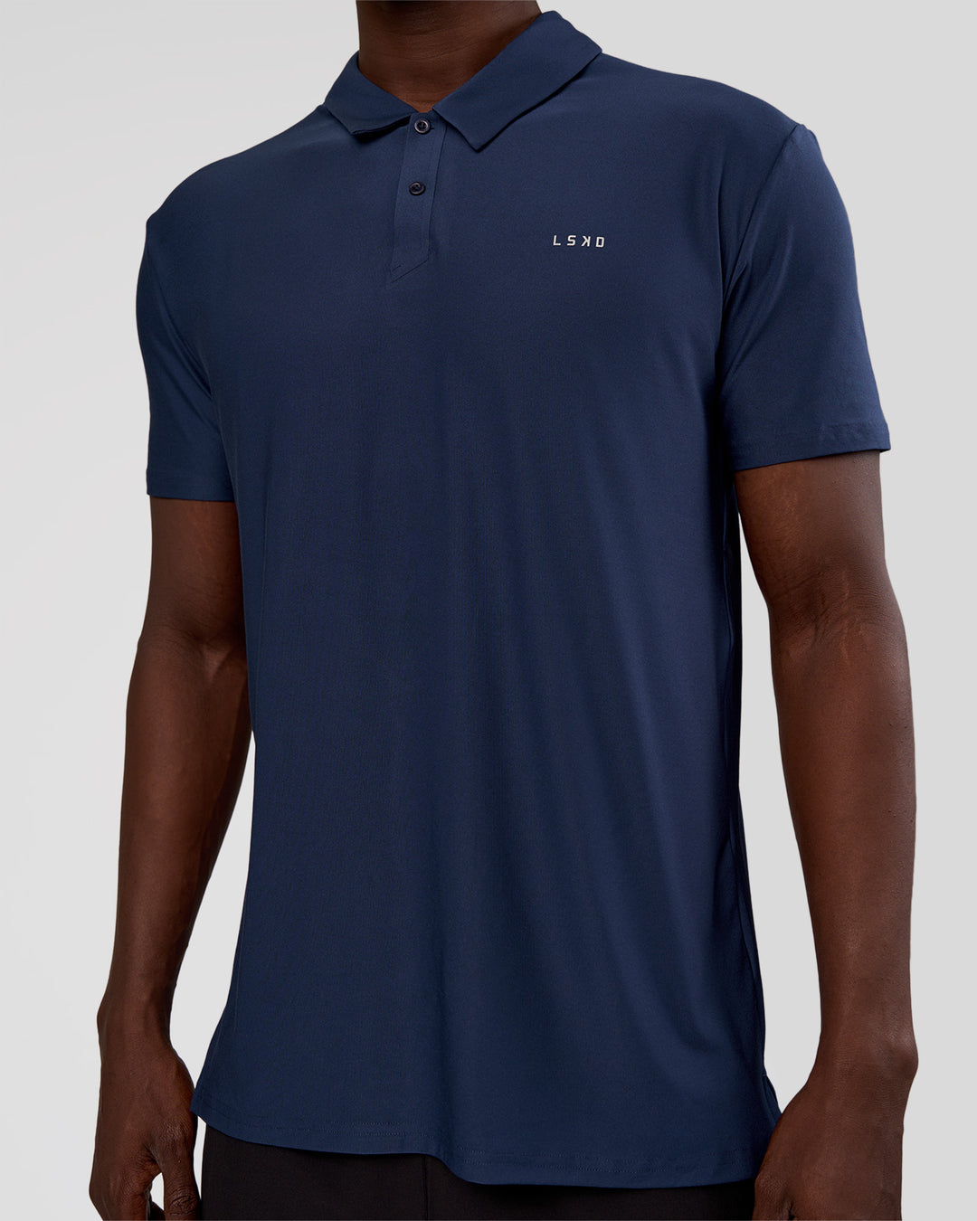 Man wearing Drive Polo - Future Navy | Model:Okello | Size:M - view 4