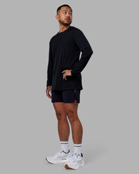 Man wearing Pace Running Long Sleeve Top - Black | Model:Justin | Size:M | Thumbnail Index: 3