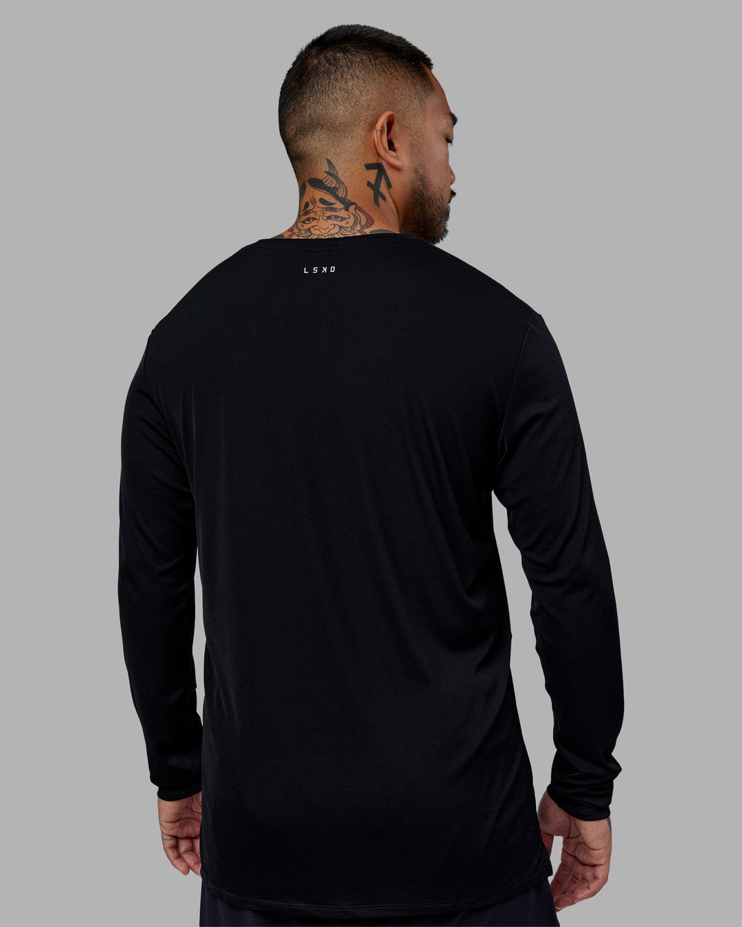 Man wearing Pace Running Long Sleeve Top - Black | Model:Justin | Size:M - view 3