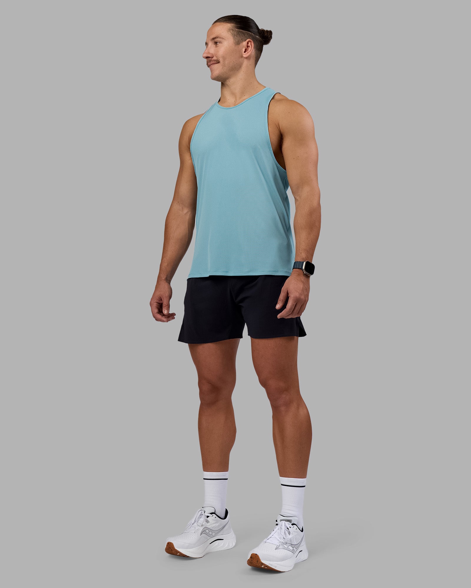 Man wearing Pace Running Tank - Retro Blue | Model:Jaiden | Size:M