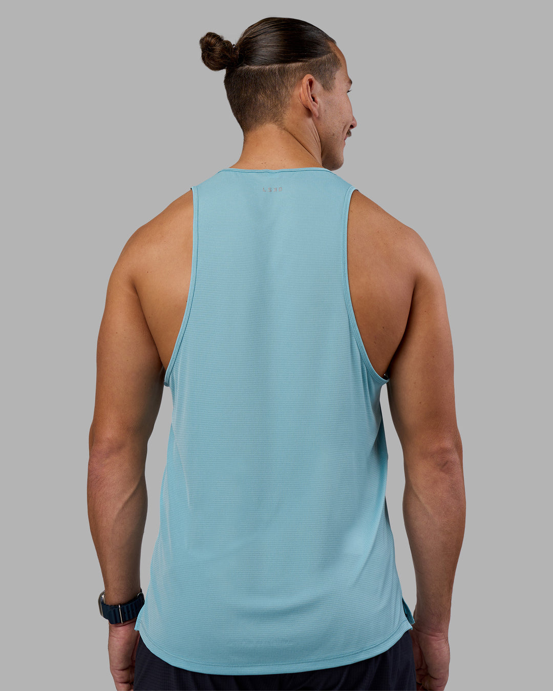 Man wearing Pace Running Tank - Retro Blue | Model:Jaiden | Size:M - view 3