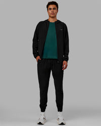 Man wearing Train-Lite FLXMAX Jacket - Black | Thumbnail Index: 8