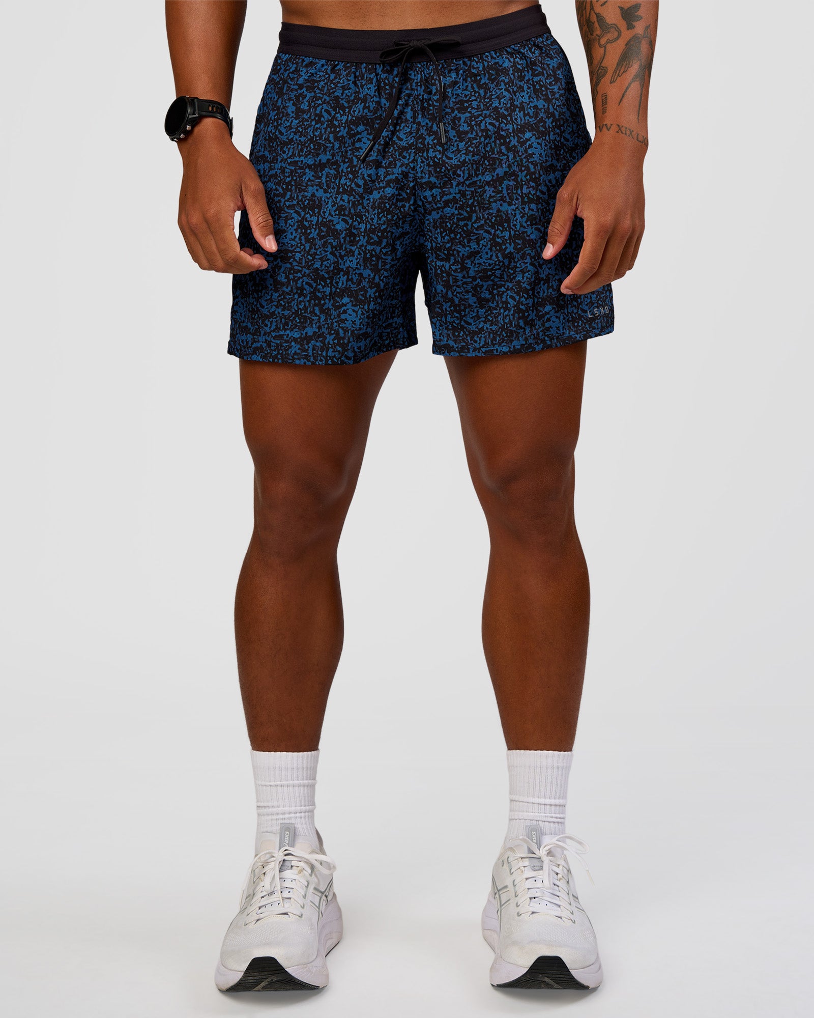 Man wearing Pace 5" Lined Running Short - Energy Print Palace Blue | Model:Malebo | Size:M