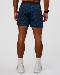 Man wearing Pace 5" Lined Running Short - Energy Print Palace Blue | Model:Malebo | Size:M | Thumbnail Index: 5