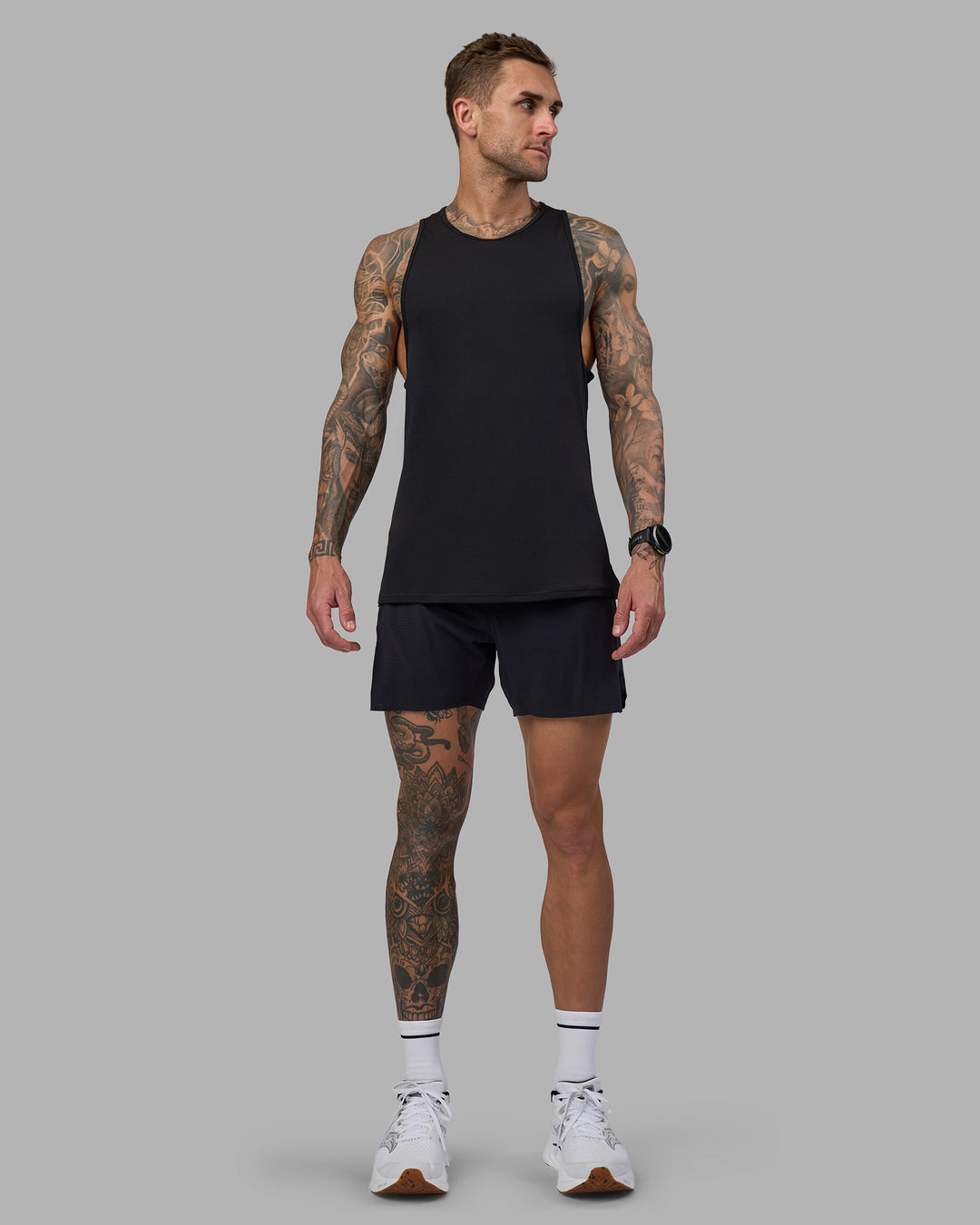 Man wearing Pace Running Tank - Black | Model:Tommy | Size:M - view 4