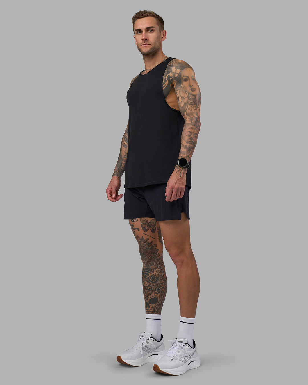 Man wearing Pace Running Tank - Black | Model:Tommy | Size:M - view 5
