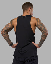 Man wearing Pace Running Tank - Black | Model:Tommy | Size:M | Thumbnail Index: 7