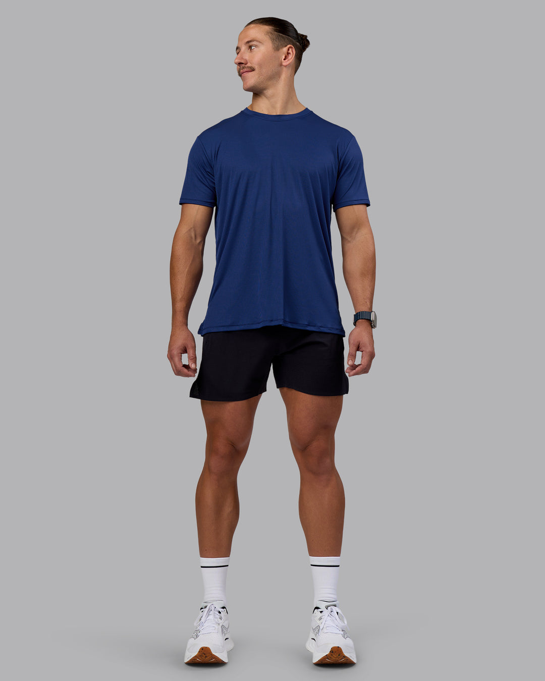 Man wearing Pace Running Tee - Midnight Blue | Model:Jaiden | Size:M - view 4
