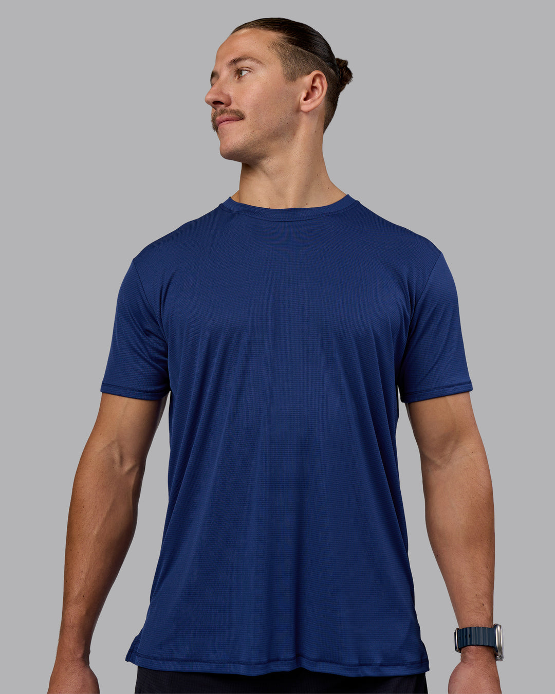 Man wearing Pace Running Tee - Midnight Blue | Model:Jaiden | Size:M - view 1