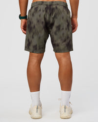 Man wearing Rep 7" Performance Short - Camo Washed Walnut Grey | Model:George | Size:M | Thumbnail Index: 4