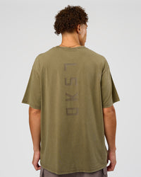 Man wearing Shadow Mode FLXCotton Oversized Tee - Walnut Grey Washed | Model:Leandro | Size:M | Thumbnail Index: 9