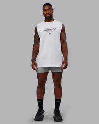 Man wearing UltraAir 5" Lined Performance Shorts - Circular Grey | Thumbnail Index: 4