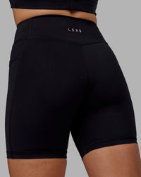 Woman wearing Elite High-Rise 6" Short Pockets - Black | Thumbnail Index: 8