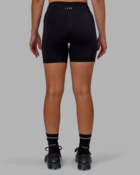 Woman wearing Elite High-Rise 6" Short Pockets - Black | Thumbnail Index: 3