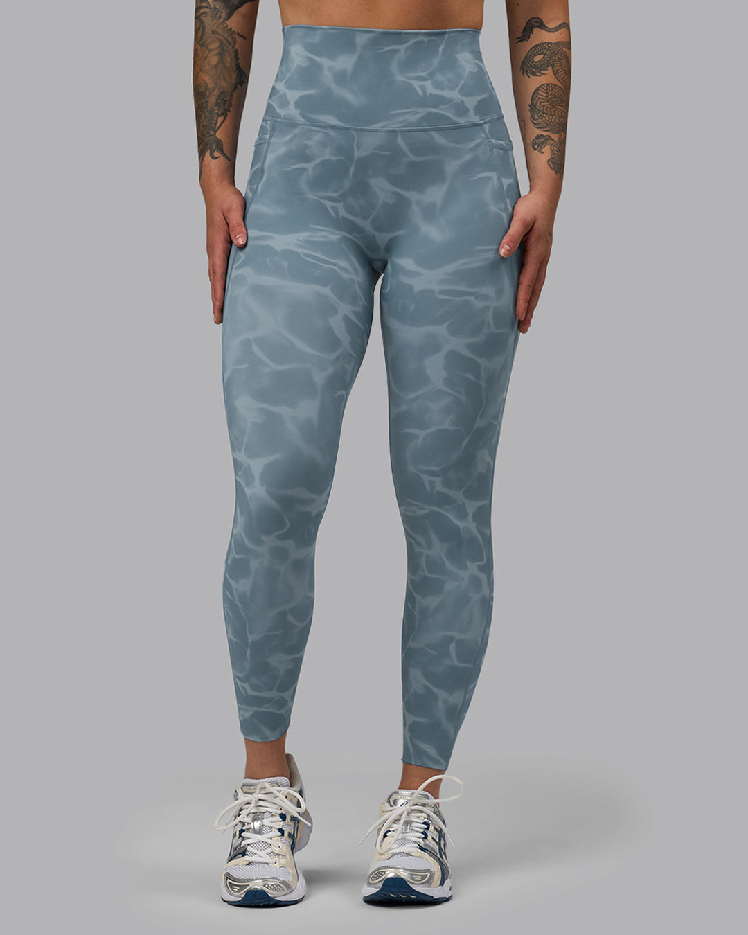 Woman wearing Elixir Ultra High-Rise 7/8 Legging Pockets - Tranquil-Elemental Blue | Model:Robyn | Size:S - view 5