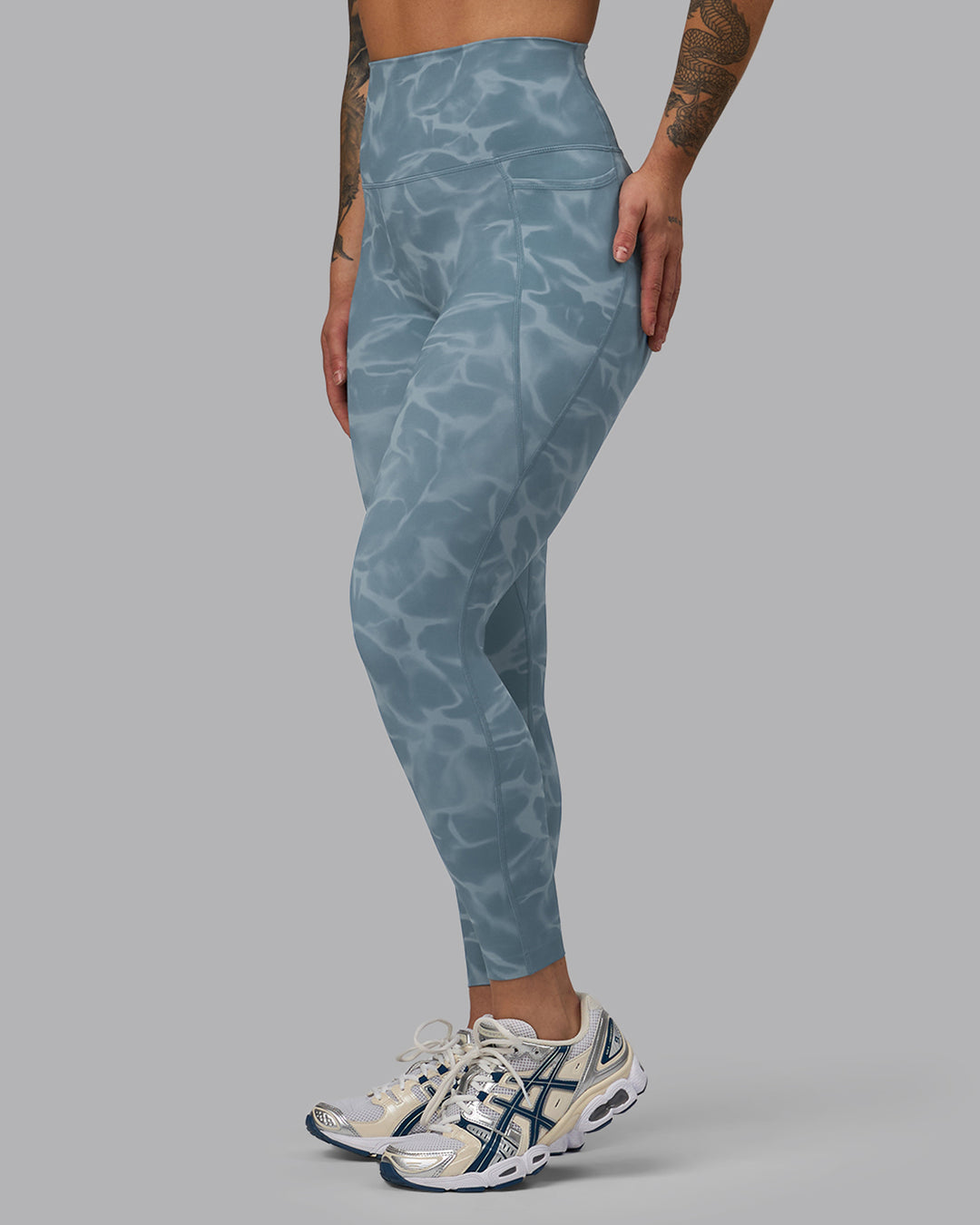 Woman wearing Elixir Ultra High-Rise 7/8 Legging Pockets - Tranquil-Elemental Blue | Model:Robyn | Size:S - view 2