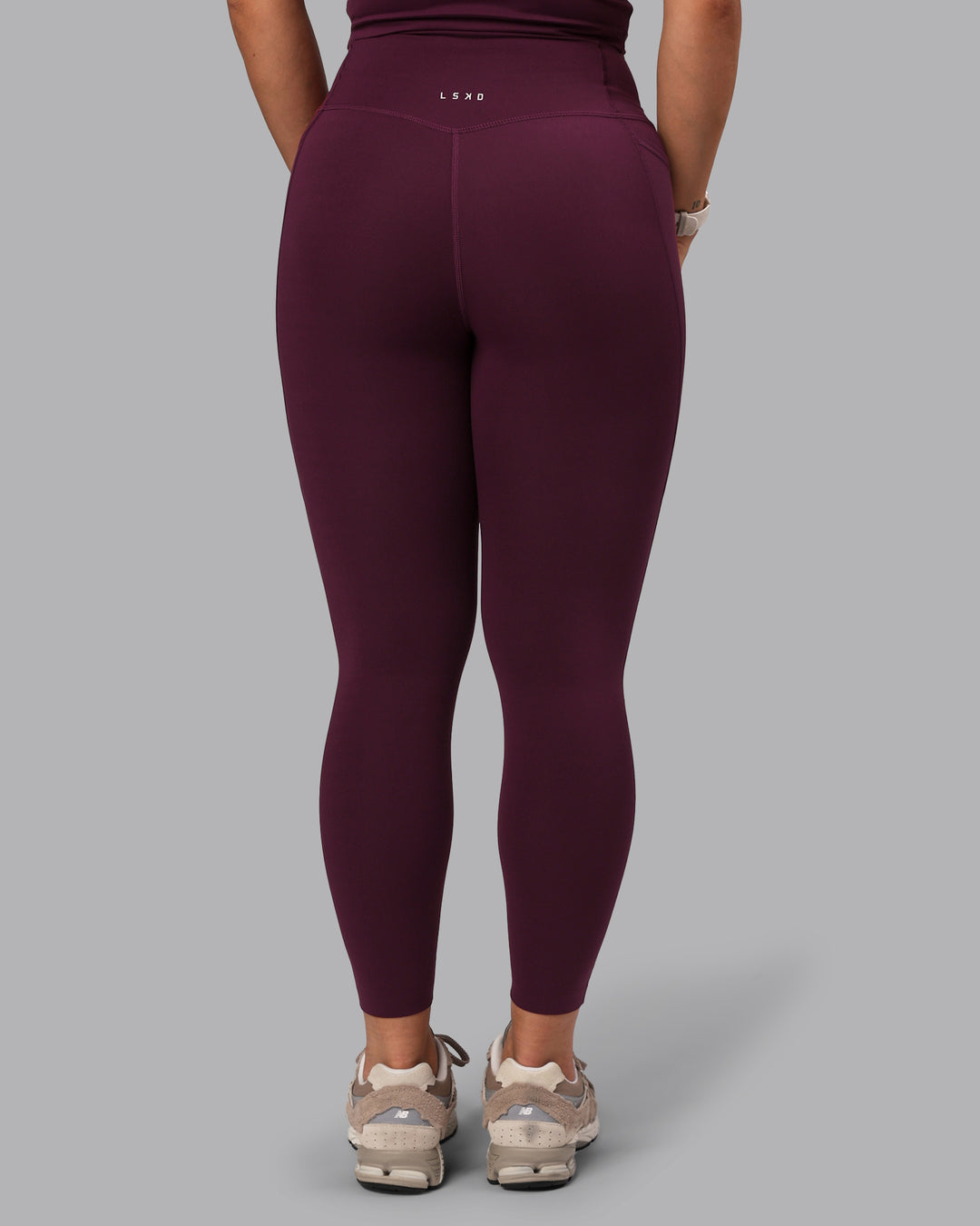 Woman wearing Elixir Ultra High-Rise 7/8 Legging Pockets - Cherry Lacquer | Model:Lyss | Size:S - view 4