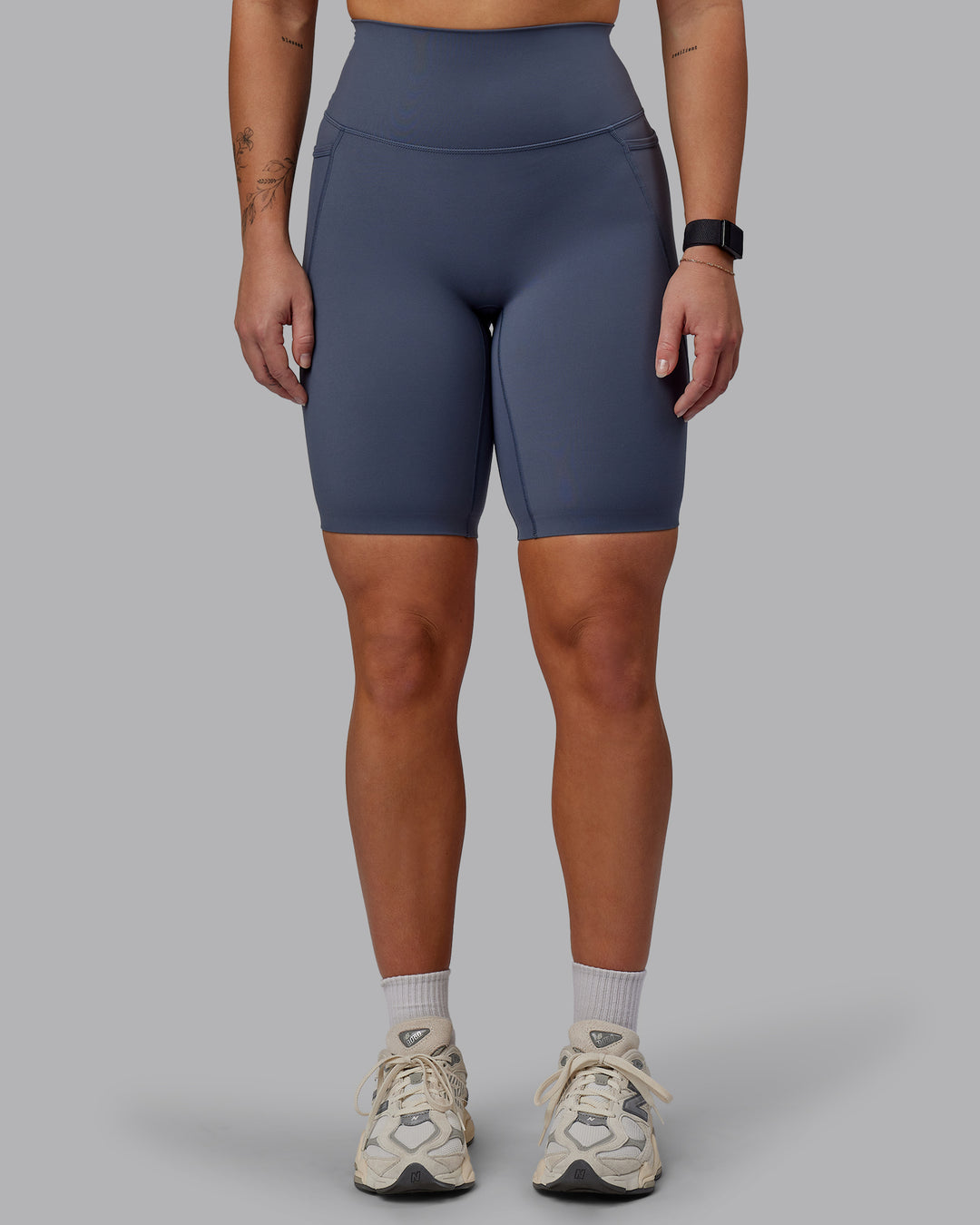 Woman wearing Elixir Ultra High-Rise 9" Short Pockets - Turbulence | Model:Suz | Size:S - view 2
