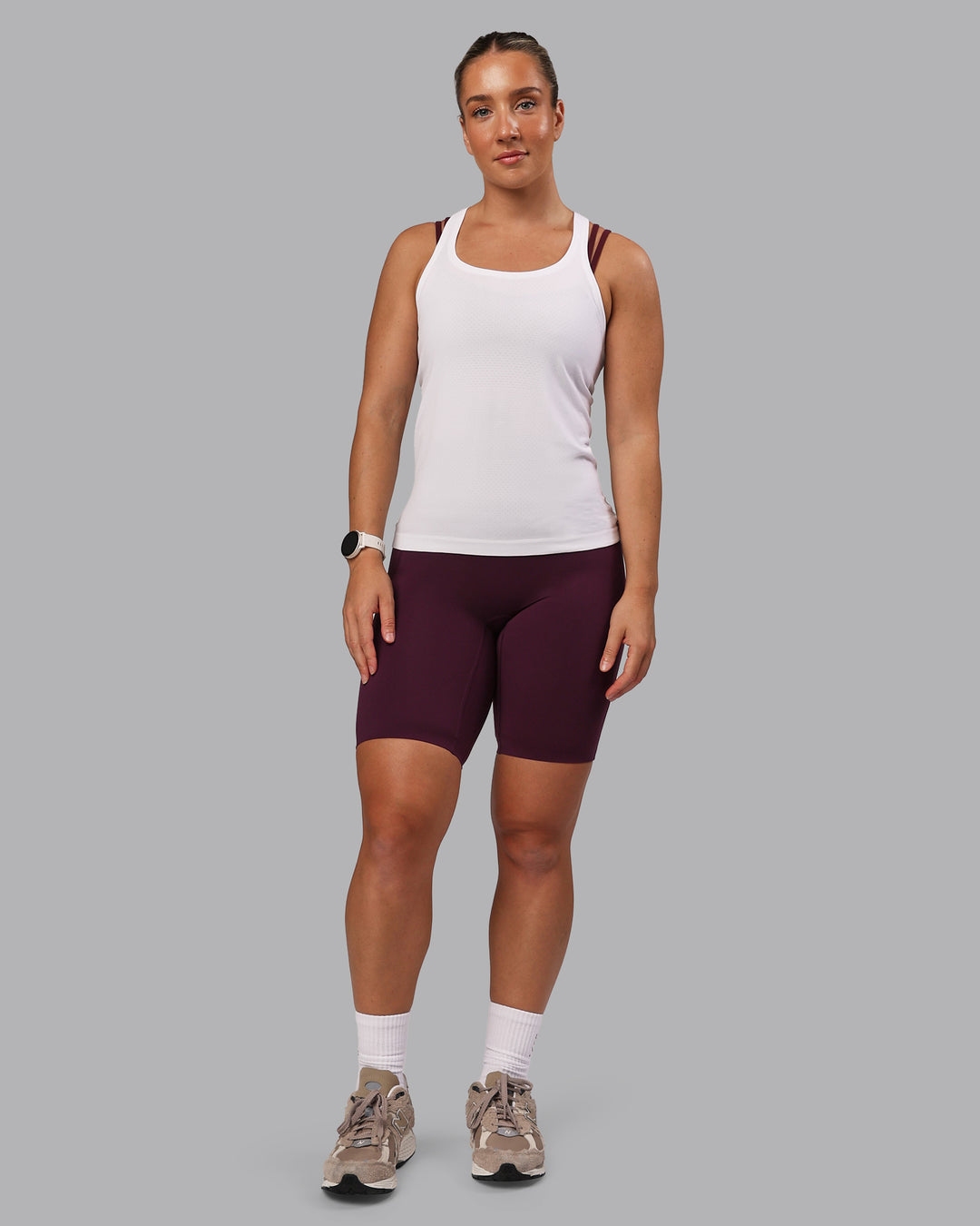 Woman wearing Elixir Ultra High-Rise 9" Short Pockets - Cherry Lacquer | Model:Lyss | Size:S - view 5