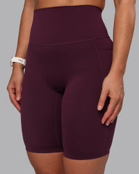 Woman wearing Elixir Ultra High-Rise 9" Short Pockets - Cherry Lacquer | Model:Lyss | Size:S | Thumbnail Index: 9