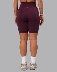 Woman wearing Elixir Ultra High-Rise 9" Short Pockets - Cherry Lacquer | Model:Lyss | Size:S | Thumbnail Index: 3