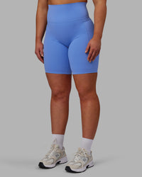 Woman wearing Elixir Ultra High-Rise 9" Short Pockets - Ultramarine | Model:Bronty | Size:M | Thumbnail Index: 2