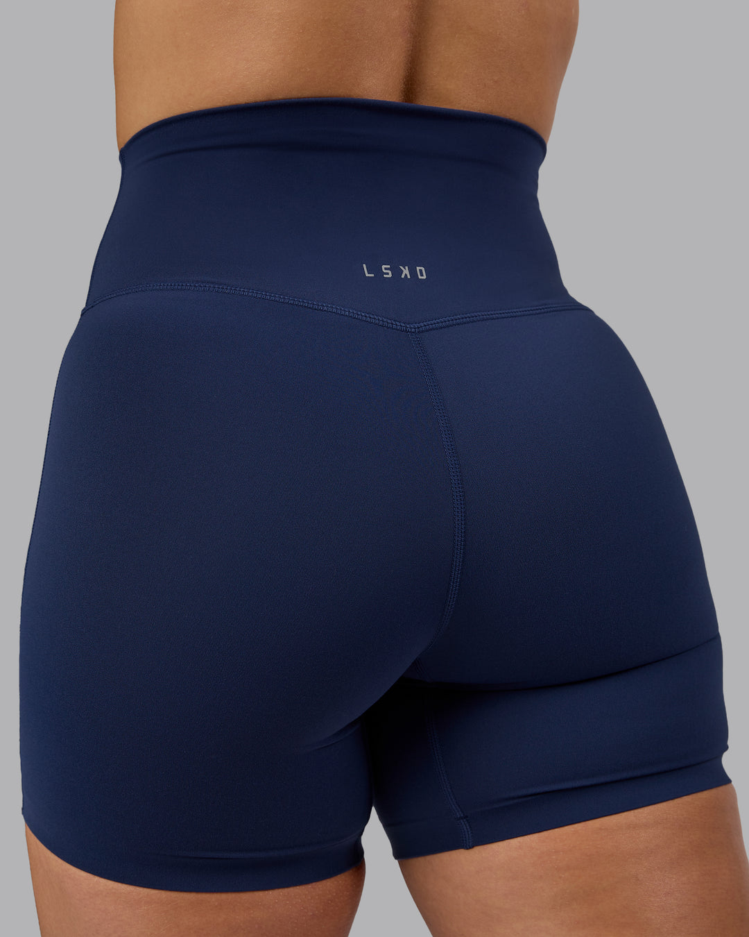 Woman wearing Elixir Ultra High-Rise 6" Short - Future Navy  | Model:Lyss | Size:S - view 8