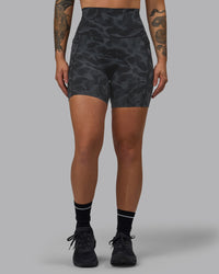 Woman wearing Elixir Ultra High-Rise 6" Short Pockets - Tranquil-Black | Thumbnail Index: 7