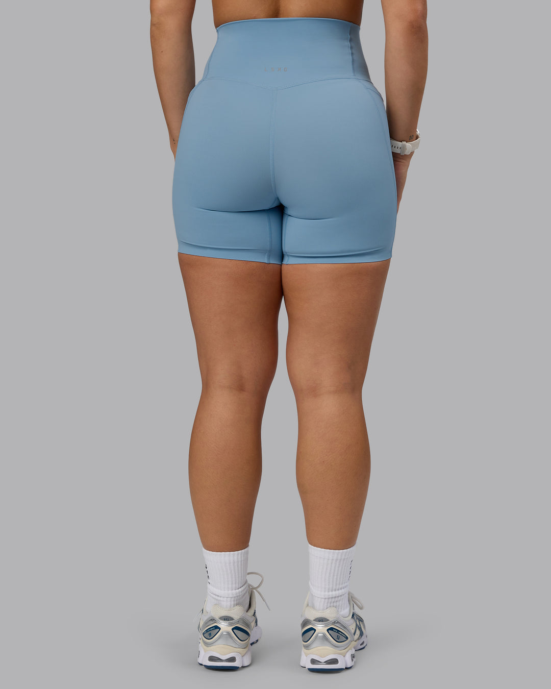Woman wearing Elixir Ultra High-Rise 6" Short Pockets - Glacier Lake - view 4