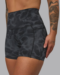Woman wearing Elixir Ultra High-Rise 4" Short Pockets - Tranquil-Black | Model:Robyn | Size:S | Thumbnail Index: 7