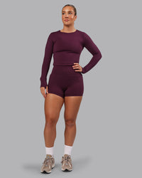 Woman wearing Elixir Ultra High-Rise 4" Short Pockets - Cherry Lacquer | Model:Lyss | Size:S | Thumbnail Index: 7