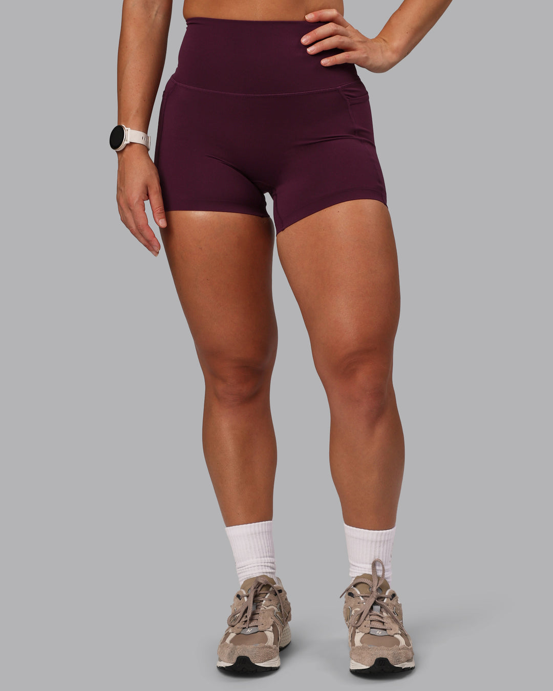 Woman wearing Elixir Ultra High-Rise 4" Short Pockets - Cherry Lacquer | Model:Lyss | Size:S - view 7