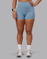 Woman wearing Elixir Ultra High-Rise 4" Short Pockets - Glacier Lake | Model:Lyss | Size:S | Thumbnail Index: 6